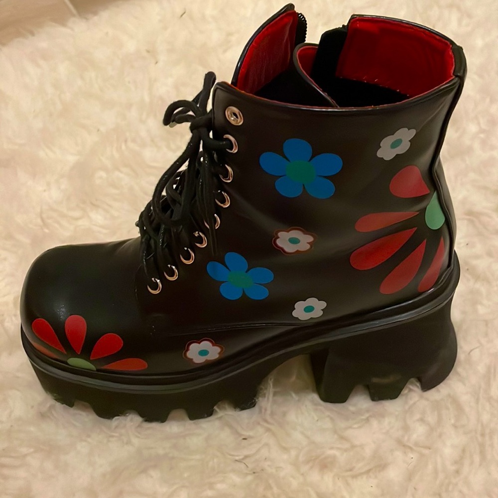 Black dolls kill flower boots